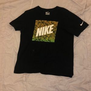Men’s Medium Sized Nike T-Shirt